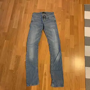 Jeans, långa (36), knappt använda 