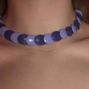 Halsband - Säljer fint halsband som inte kommer till användning. Super fint skick. Kan mötas upp i Stocholm-området annars står köpare för frakt. 