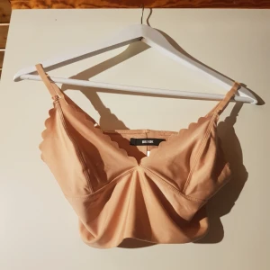  - Kort topp ifrån bik bok.  Mer som S i strl. Köpare står för frakt 