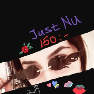 2000's svarta solglasögon  - Lätt ballast i år! Förbered dig för våren/sommaren med dessa♡RAM-MATERIAL: Metall(guldfärgad). LINS-MATERIAL: Polykarbonat-En transparent termoplast med exceptionell hållbarhet. LINS-KAPACITET: UV 400. MÄRKE: graduator   Frakt: 11