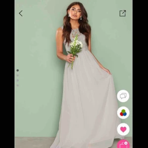  - Säljer min fina balklänning som jag endast använt 1 gång så den är så gott som ny!🥰 Kan mötas upp i Östersund annars står köparen för frakt! Storleken passar även mig som brukar ha 36 i vanliga fall