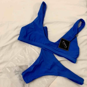  - Bikini köpt från zaful jätte snygg, men passar inte.  Den passar bra på underdelen men bh är för liten:/