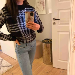  - Skön stickad tröja ,perfekt till våren. Bra skick, kan passa S också! Kan skicka fler bilder vid intresse. 💙 betalsätt: swish frakt tillkommer