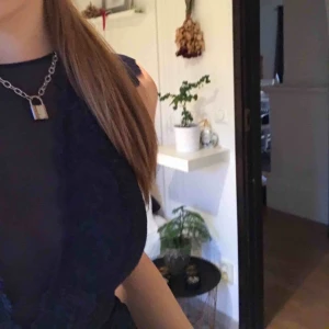  - En av mina favorittoppar från H&M. Så snygg att ha på fest! Säljer då den inte får den kärlek den förtjänar🥺 Köparen står för frakten🌱