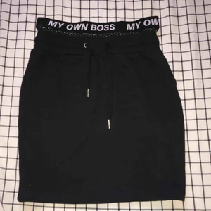 Svart kjol  - Snygga kjol och ha bara använt den en gång 