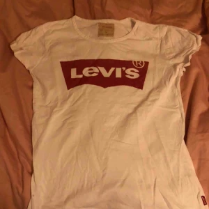  - Levis tröja 