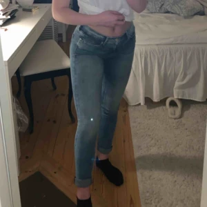  - Tommy hilfiger jeans  Använda en gång Nypris 1000