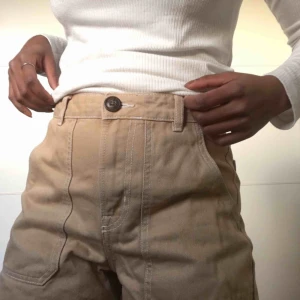  - Tyvärr för stor! Kort i modellen, beige med vita sömmar. Mycket sparsamt använda! Pris exkl frakt 