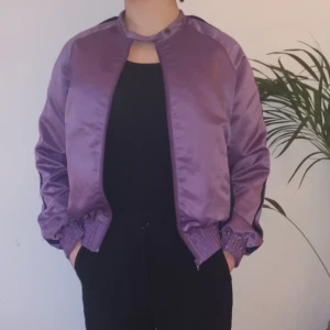  - Träningsjacka lila, Whyred