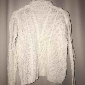 - En fin stickad tröja ifrån Cubus, Den är i begagnat sick. Super fin till ett par blå jeans 
