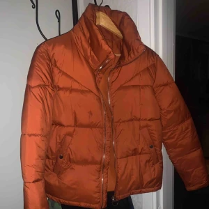  - Snygg jacka i storlek m/ L kort modell