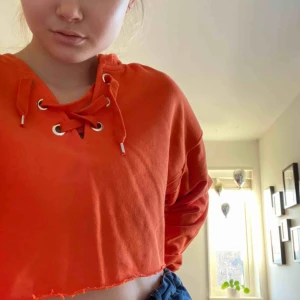  - Ascool Cropad hoodie Aldrig använd Strl s