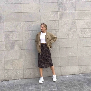  - Jättesnygg midi-kjol från zara, i storlek xs men passar bra på mig som brukar ha 36