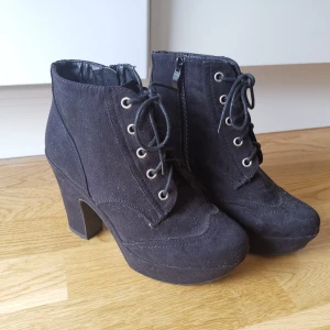 Svarta mocka stövletter - Storlek 37, svarta mocka stövletter. Väldigt bekväma! 