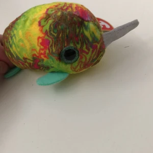 Ty gosedjur  - Ett ty gosedjur i olika färger och ett horn som är silvrigt den heter Nellie. Kontakta oss om det är något. 