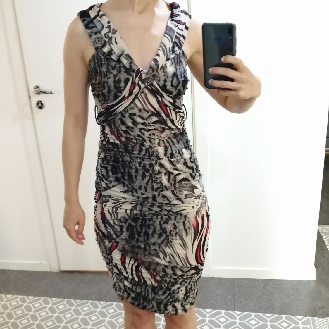 Skimrande bodyconklänning 