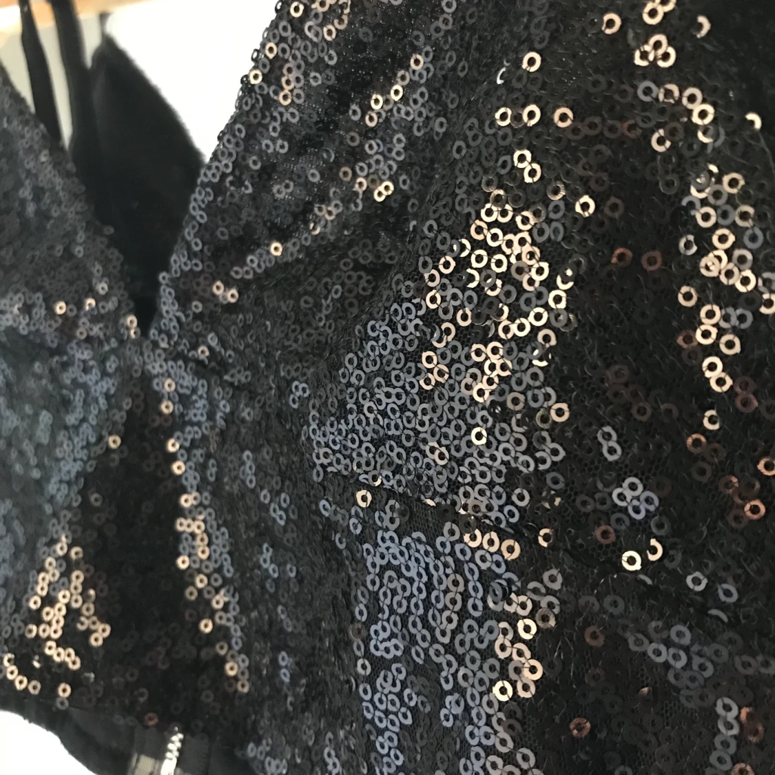 Svart glitter topp - 90