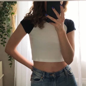 Topp - Topp från Brandy Melville, onesize-storlek. Köparen står för frakt💗