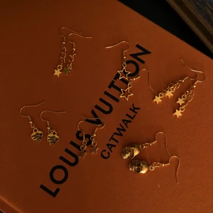 ÖRHÄNGEN - 55kr 💕 (Instagram: @alvasellout) 