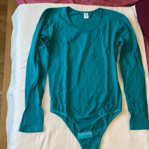 Turkos body, FRAKT INGÅR  - Body, oanvänd. 