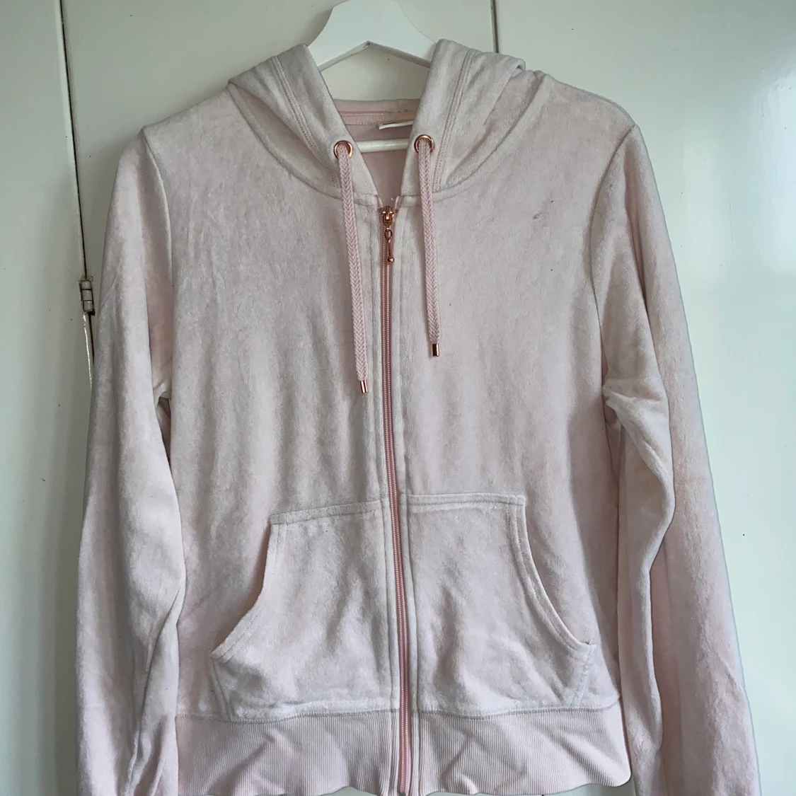 Supermysig ljusrosa tröja i sammet!