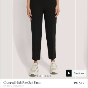 Kostymbyxor  - Kostymbyxor ALDRIG använda. Skit snygga men tyvär lite små. Prislappen är kvar. Pris kan diskuteras 