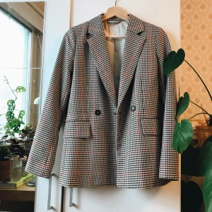 Kavaj ☝🏻 - En fin kavaj från hm, väldigt sparsamt använd 