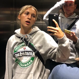 Amsterdam - Amsterdam tröja inspirerad av ett ölmärke :-P. Köpt i finaste Amsterdam. Skapligt använd 