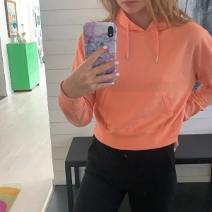 Primark - En orange tunn hoodie från Primark. Storlek 36 och bra skick.