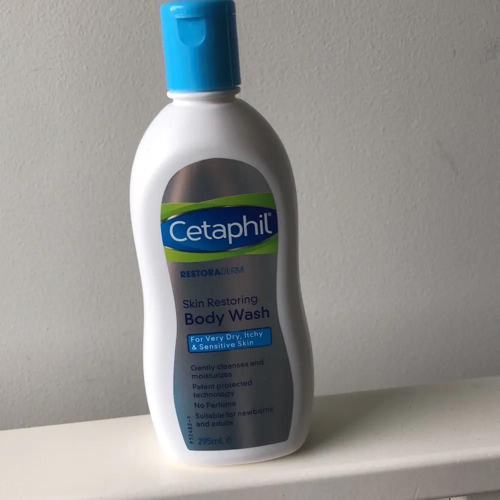 Helt ny cetaphil body wash! Den är på 295ml och köptes på apoteket! Den säljes ny för 110kr inkluderad frakt (44kr) och är billigare än flesta internetbutiker💕. Accessoarer.