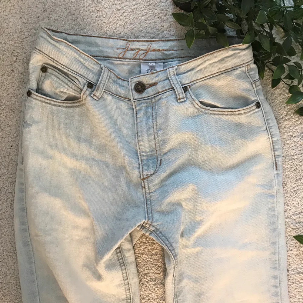 Skitsnygga secondhand jeans i storlek 36! ❤️❤️ Kan skicka flera bilder om det behövs!. Jeans & Byxor.