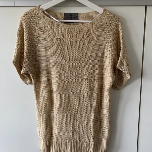 Blus  - Jätte fin blus, bege färg 🎨 