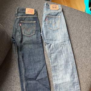 Helt nya Levis jeans i modell 514. De är 25/25 och modellen passar både tjejer och killar, för tjejer blir de mer som momjeans. 150 kr styck