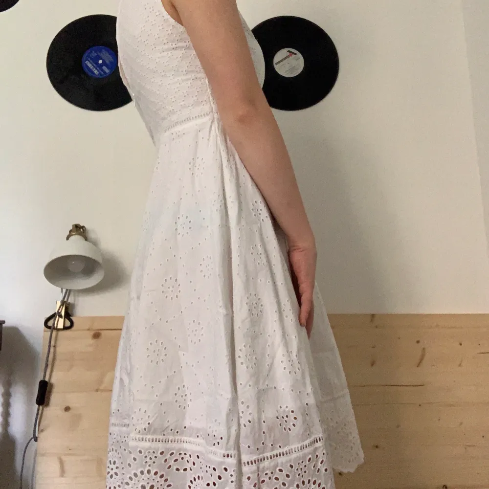 Denna klänning använde jag på min student och har inte blivit använd sen dess. Den är köpt på Cubus och är i jättebra kvalitet! . Klänningar.