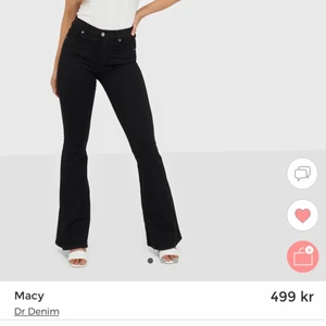 Dr.denim jeans - Snygga svarta bootcut jeans ifrån Dr.denim som endast är använda ett fåtal gånger så de är i nyskick! Storlek S och längd 32