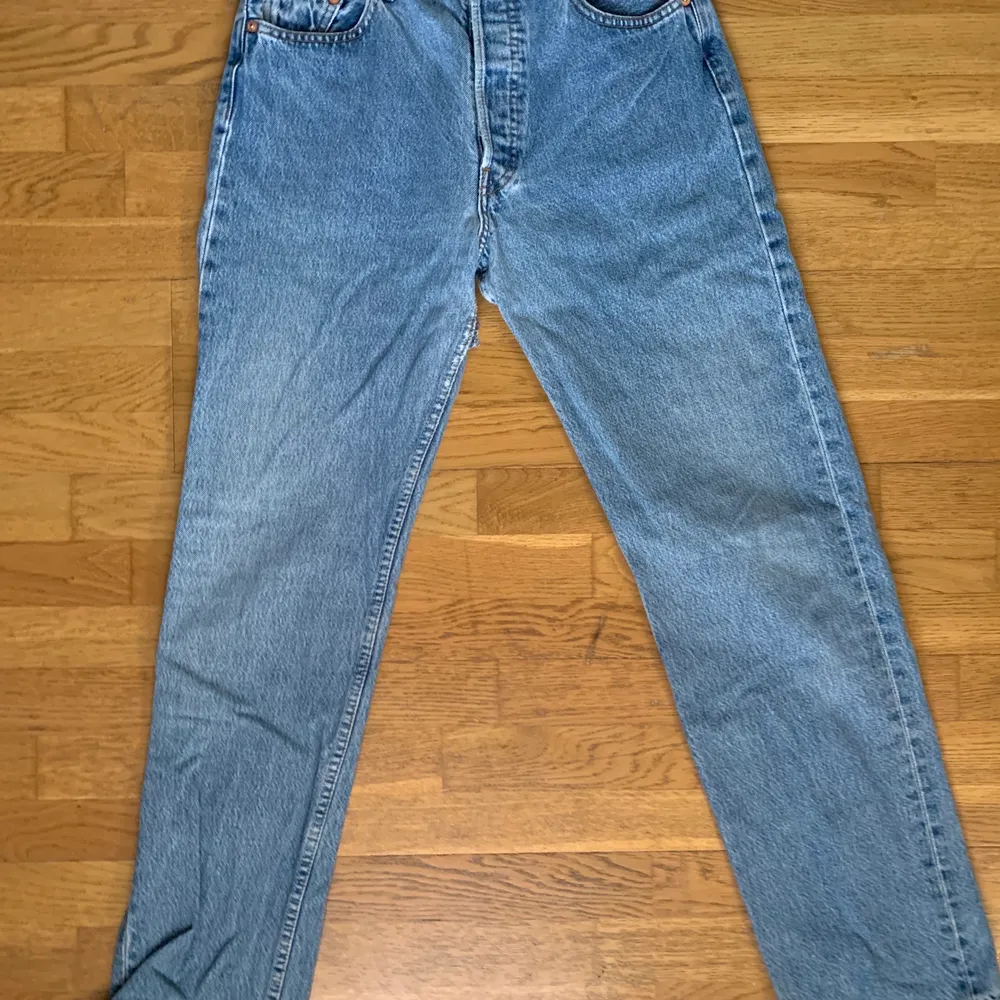 Levi’s jeans 501 31/32. Lagade på insida lår, syns på sista bilden . Jeans & Byxor.