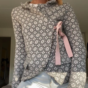 Odd Molly-kofta  - Jättegullig Odd Molly-kofta i nyskick! Storlek 0 som motsvarar XS-S ungefär. Frakt tillkommer 