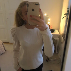 Vitt blus - Jätte fin vitt blus från zara, använt ca 2ggr✨💓 