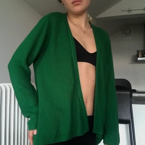 Grön stickad kofta  - Grön stickad kofta. Finaste gröna färgen. 💚💚💚