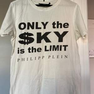 Äkta Philipp Plein T-shirt i storlek Medium. Nypris 2500kr 