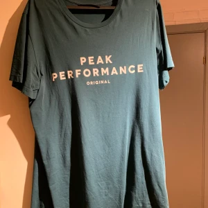 T-shirt  - T-shirt som bara används fåtal gånger