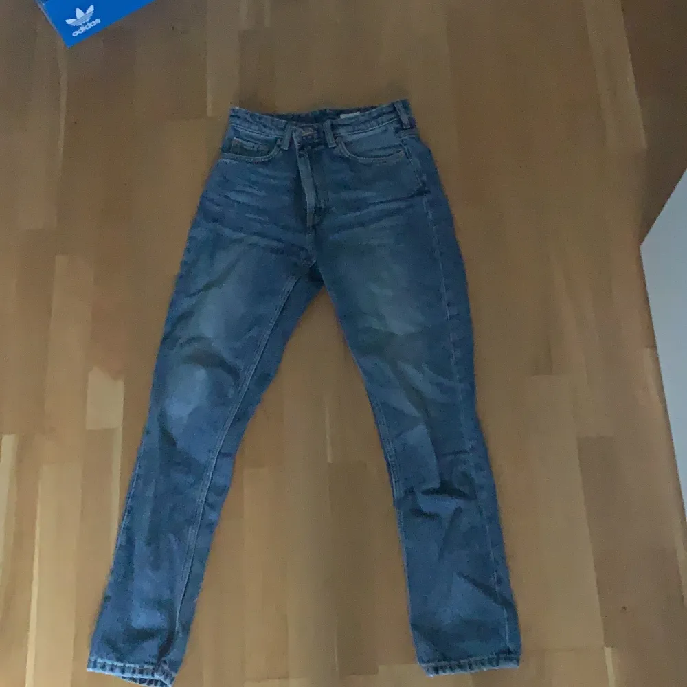 Weekday jeans i storlek w 25 l 28 i modellen Seattle, säljer pga att dem är för små för mig. Jeans & Byxor.
