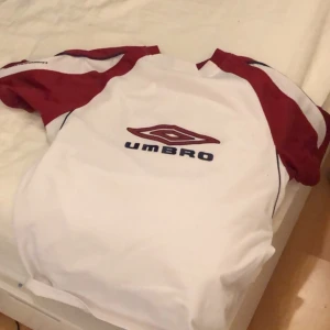 En fin tshirt!  - Så fin men använder inte! Köpte den på plick! 