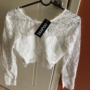 Boohoo  - Skulle använt det i min student men det blev klänning ist, helt ny aldrig använt 