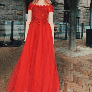 RED PROM DRESS  - NYPRIS: 1200kr från YESSTYLE. den är inte lika röd som i första bilden FYI (hade foto filter och sånt hehe). Har användt den bara en gång och även om är en M säger jag att det passar S eller kanske XS också sedan det är ”asian sizes”. gärna fråga om det är något <3