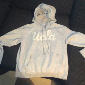 Ucla hoodie storlek s  - Jättemysig, från hm frakt ingår 