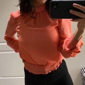 Tröja - Tröja från bikbok, storlek XS för 79kr. Har bara använts en gång. 