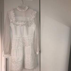 Nypris: 599kr. Superhärlig vit klänning från Chiquelle, Strl.S.  