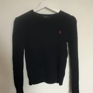  - Kabelstickad Ralph lauren tröja i storlek XS, fint skick. Frakt 45kr