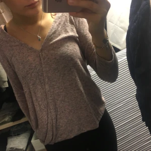  - Fin blus från Gina tricot aldrig använd. Finns i borås🌺